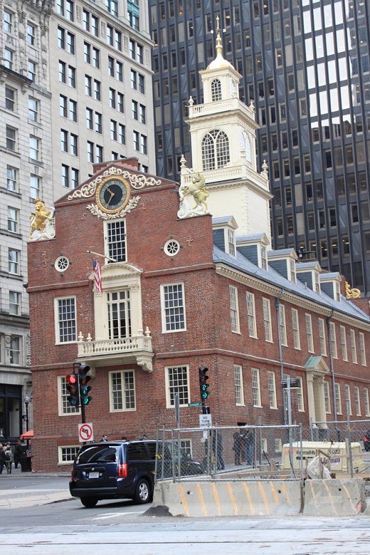 IMG_3430.jpg - The balcony of the Old State House from which the Declaration of Independence was first read in public.  It also overlooks the site of the Boston Massacre.